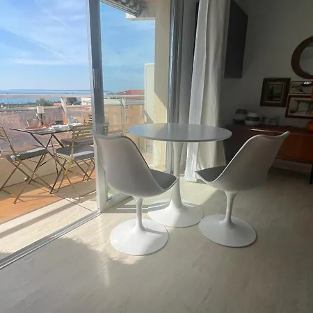 Vue - Terrasse - Parking - *