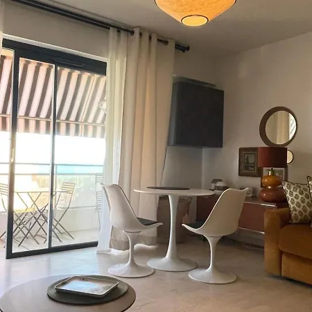 Vue - Terrasse - Parking - * Juan-les-Pins